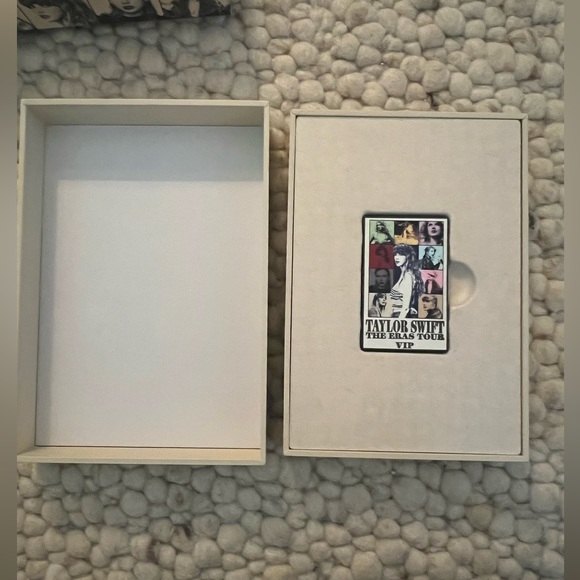 NEW TAYLOR SWIFT VIP EXCLUSIVE PACK - Picture 6 of 12